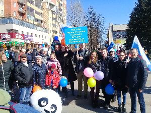 Сотрудники поликлиники на демонстрации в честь Дня весны и труда